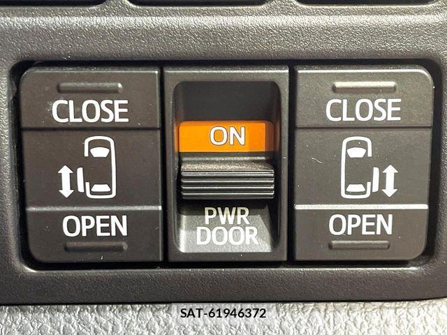 Toyota NOAH HYBRID 2018-03 7980356-5