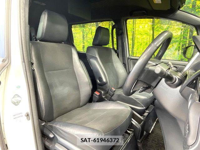 Toyota NOAH HYBRID 2018-03 7980356-7