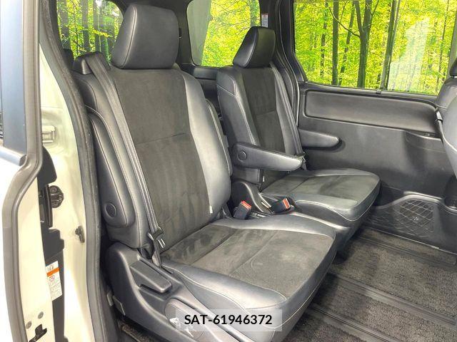Toyota NOAH HYBRID 2018-03 7980356-8