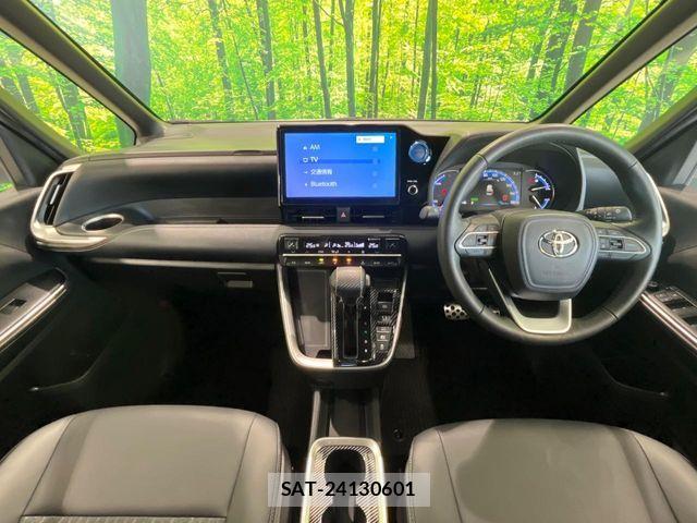 Toyota NOAH HYBRID 2022-03 7980353-1