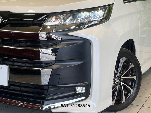 Toyota NOAH HYBRID 2022-04 7980352-12
