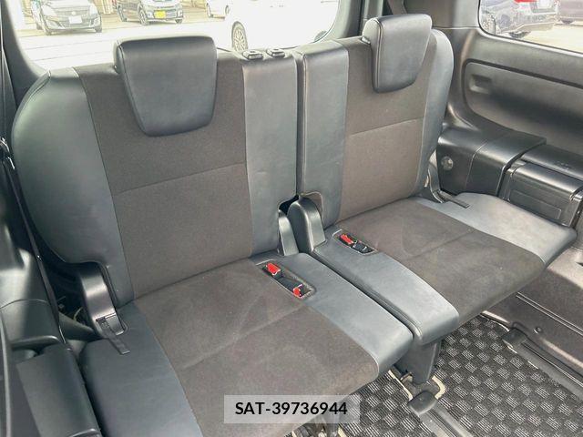 Toyota NOAH HYBRID 2017-12 7980359-10
