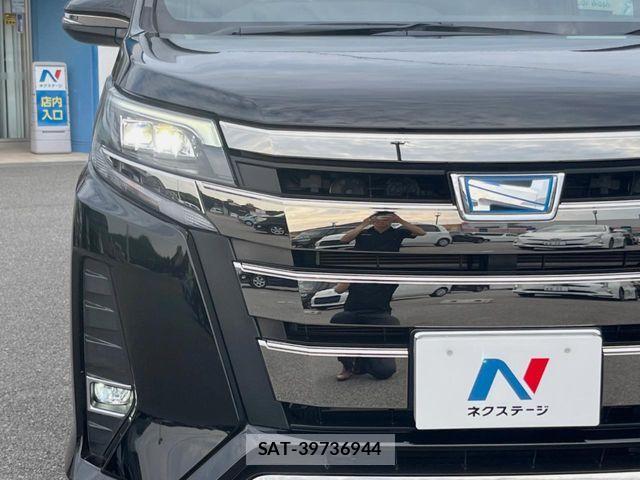 Toyota NOAH HYBRID 2017-12 7980359-12