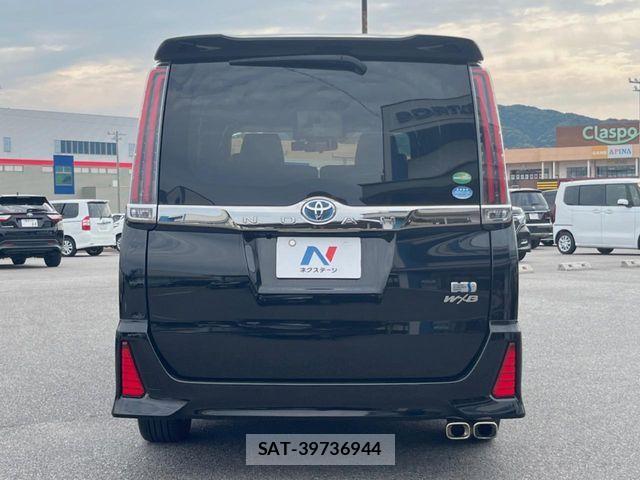 Toyota NOAH HYBRID 2017-12 7980359-15
