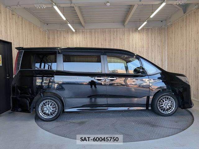 Toyota NOAH HYBRID 2019-11 7980357-18
