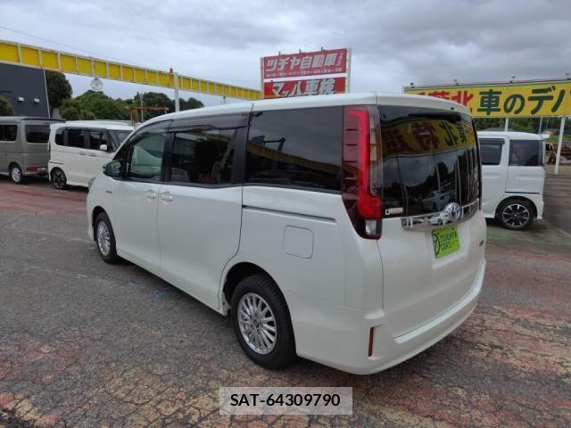 Toyota NOAH HYBRID 2016-03 7980358-11
