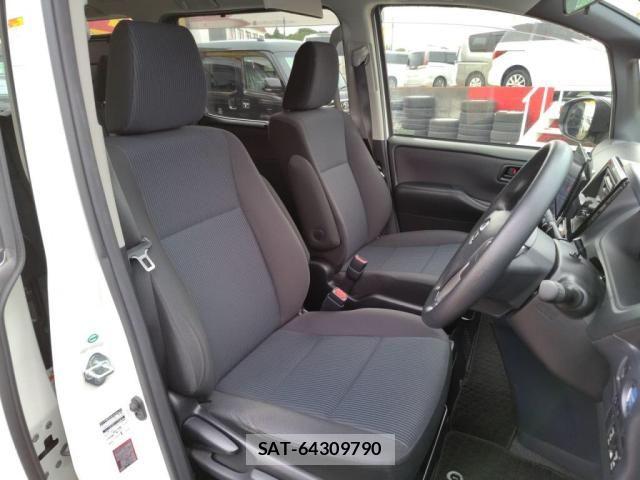 Toyota NOAH HYBRID 2016-03 7980358-12