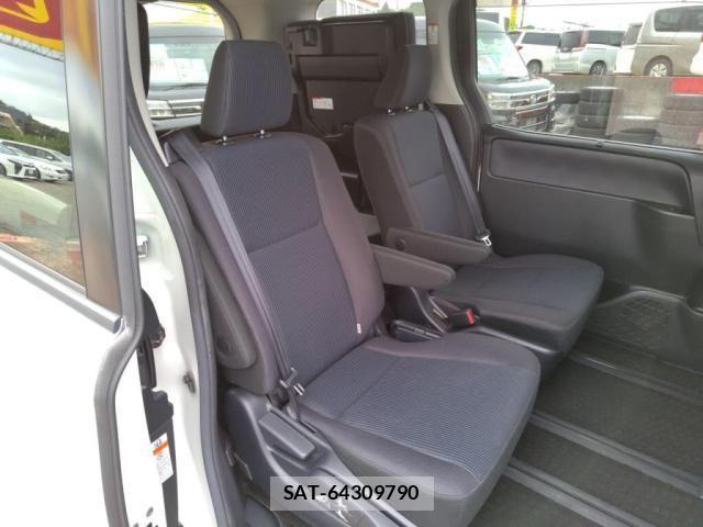 Toyota NOAH HYBRID 2016-03 7980358-21