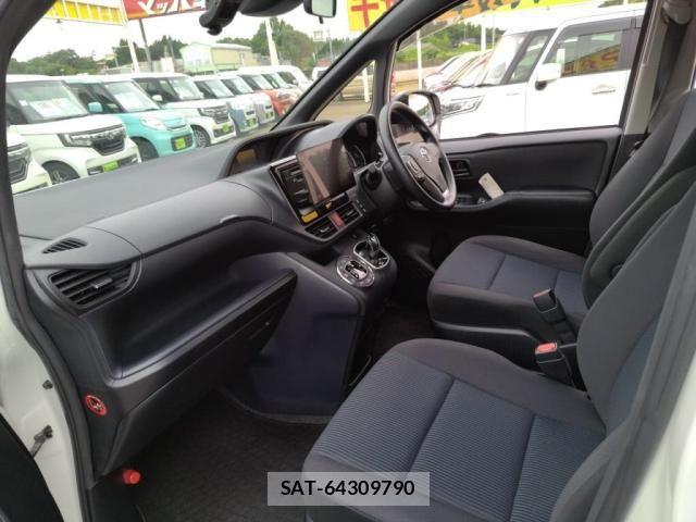 Toyota NOAH HYBRID 2016-03 7980358-23
