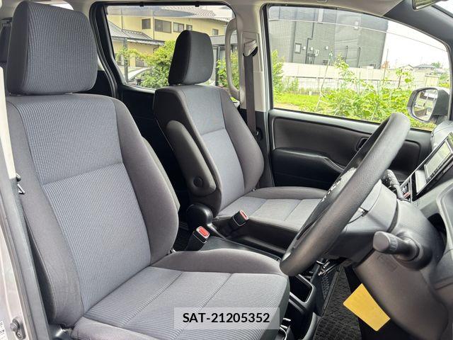 Toyota NOAH HYBRID 2018-04 7980361-9