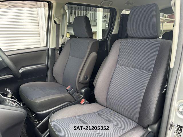 Toyota NOAH HYBRID 2018-04 7980361-10