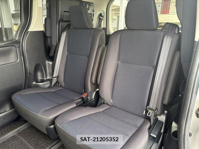 Toyota NOAH HYBRID 2018-04 7980361-11