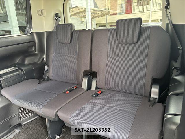 Toyota NOAH HYBRID 2018-04 7980361-14