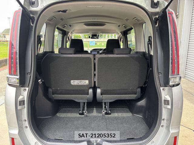 Toyota NOAH HYBRID 2018-04 7980361-16