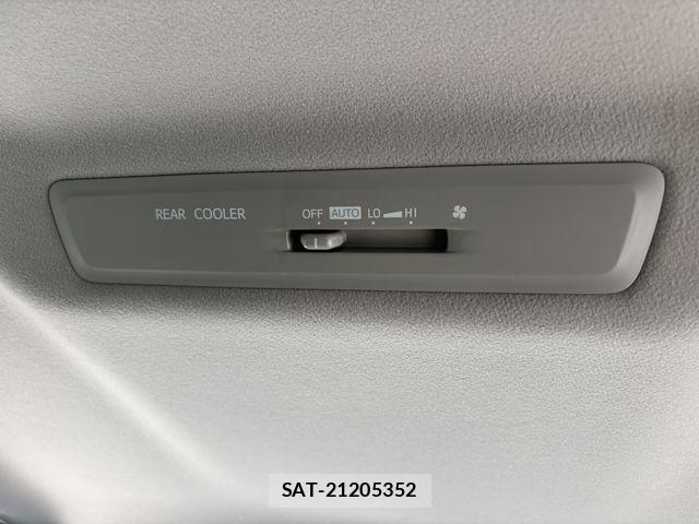 Toyota NOAH HYBRID 2018-04 7980361-18