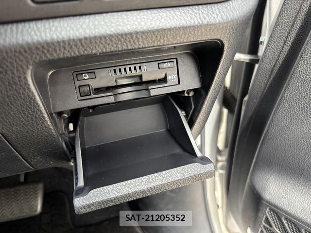 Toyota NOAH HYBRID 2018-04 7980361-23