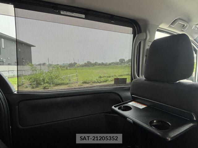 Toyota NOAH HYBRID 2018-04 7980361-25