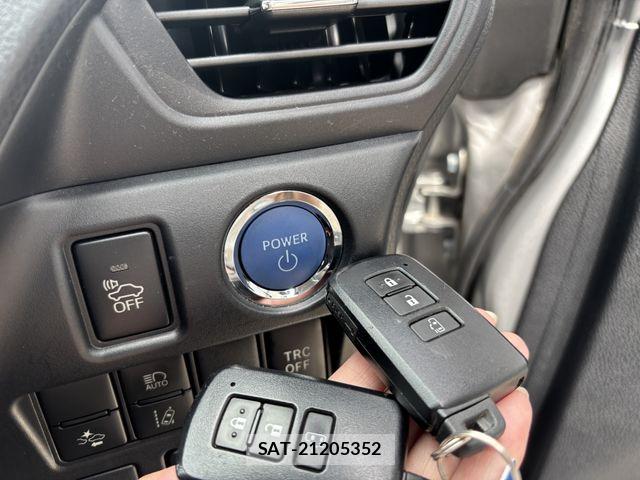 Toyota NOAH HYBRID 2018-04 7980361-27