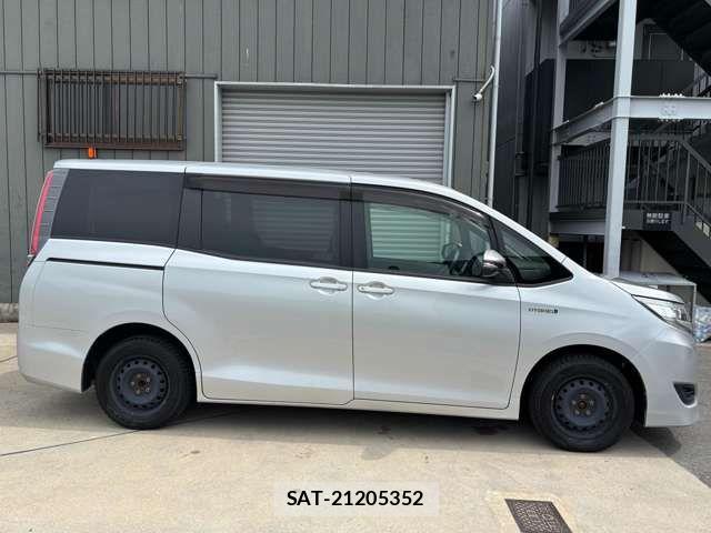 Toyota NOAH HYBRID 2018-04 7980361-4