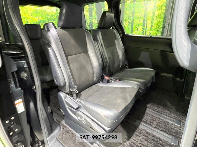 Toyota NOAH HYBRID 2016-12 7980362-7