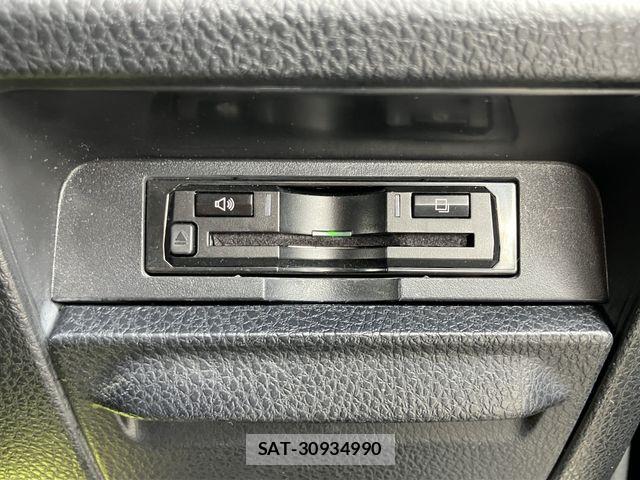 Toyota NOAH HYBRID 2018-06 7980360-17