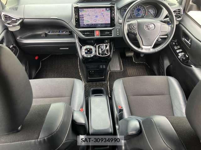 Toyota NOAH HYBRID 2018-06 7980360-1