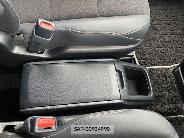 Toyota NOAH HYBRID 2018-06 7980360-21