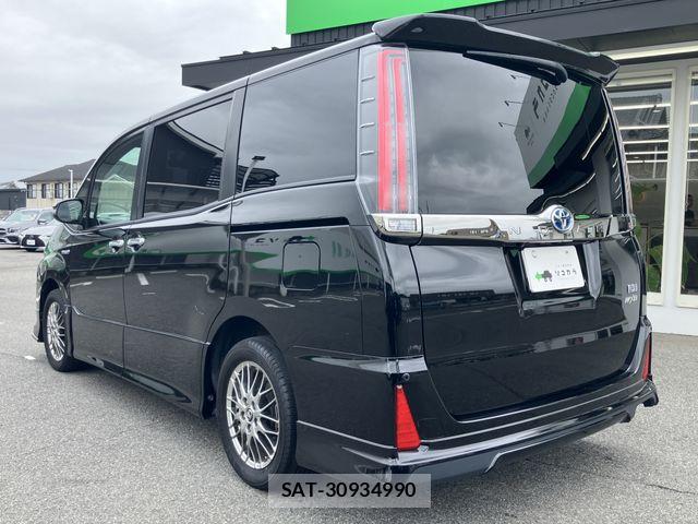 Toyota NOAH HYBRID 2018-06 7980360-23