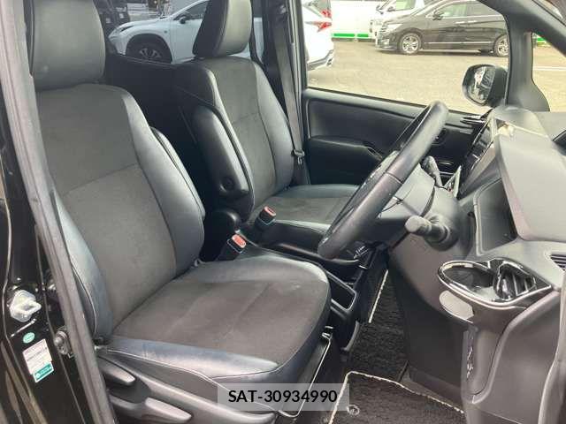 Toyota NOAH HYBRID 2018-06 7980360-5