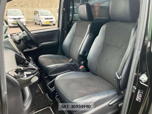 Toyota NOAH HYBRID 2018-06 7980360-6