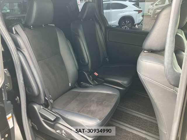 Toyota NOAH HYBRID 2018-06 7980360-7