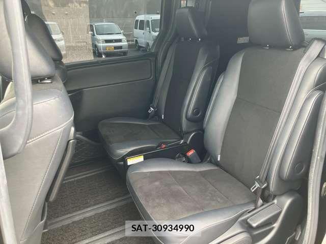Toyota NOAH HYBRID 2018-06 7980360-8