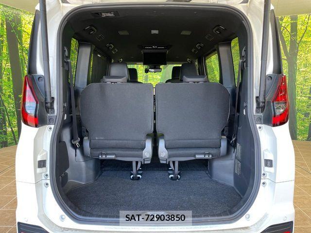 Toyota NOAH HYBRID 2022-12 8037268-10