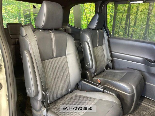 Toyota NOAH HYBRID 2022-12 8037268-8