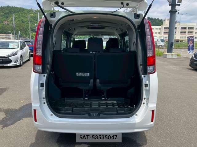 Toyota NOAH HYBRID 2015-12 8037275-11