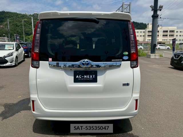 Toyota NOAH HYBRID 2015-12 8037275-15