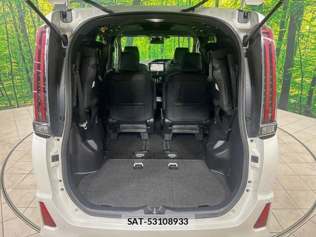 Toyota NOAH HYBRID 2017-12 8037273-10