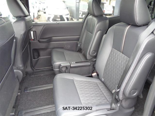 Toyota NOAH HYBRID 2023-08 8037271-11