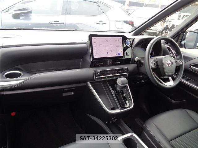 Toyota NOAH HYBRID 2023-08 8037271-12