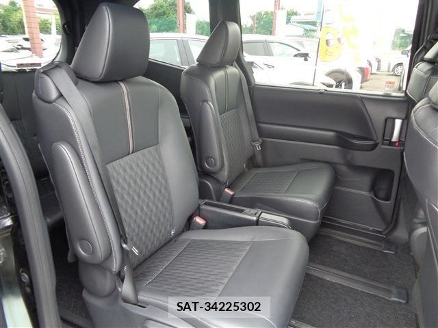 Toyota NOAH HYBRID 2023-08 8037271-17