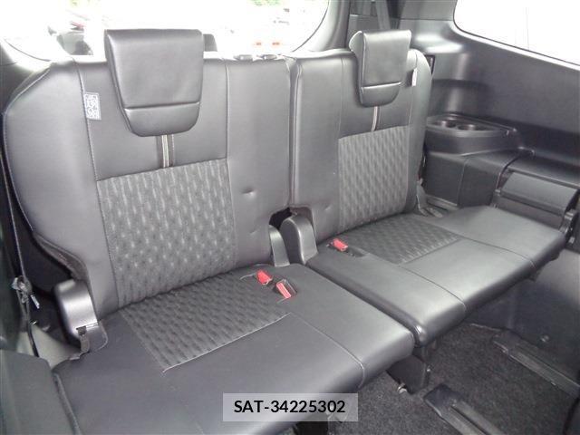 Toyota NOAH HYBRID 2023-08 8037271-18