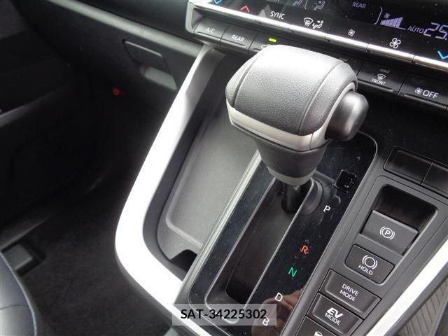 Toyota NOAH HYBRID 2023-08 8037271-26