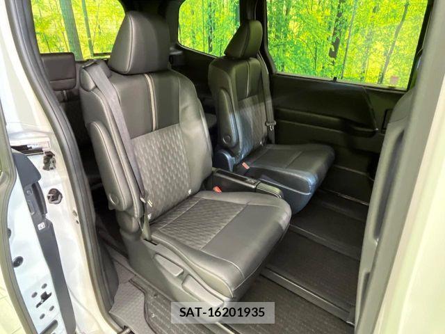 Toyota NOAH HYBRID 2025-04 8037265-8