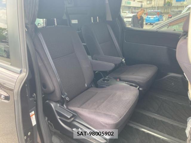 Toyota NOAH HYBRID 2014-09 8037282-16