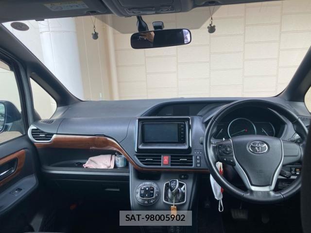 Toyota NOAH HYBRID 2014-09 8037282-17