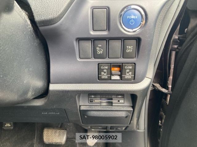 Toyota NOAH HYBRID 2014-09 8037282-19
