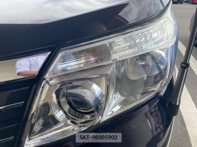 Toyota NOAH HYBRID 2014-09 8037282-2