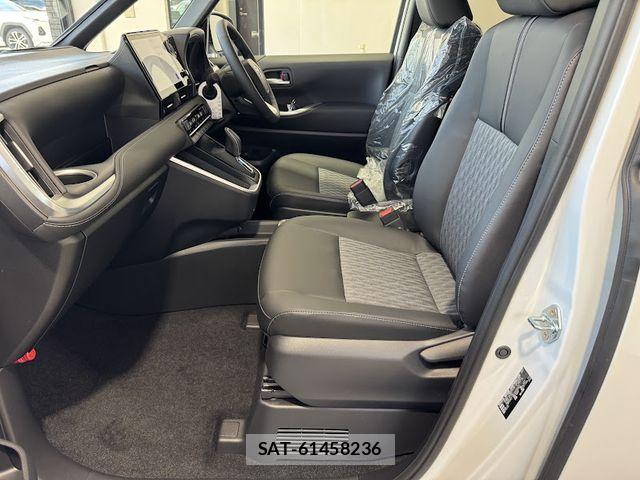 Toyota NOAH HYBRID 2026-06 8037263-9