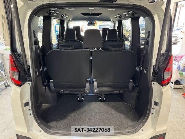 Toyota NOAH HYBRID 2026-06 8037264-12
