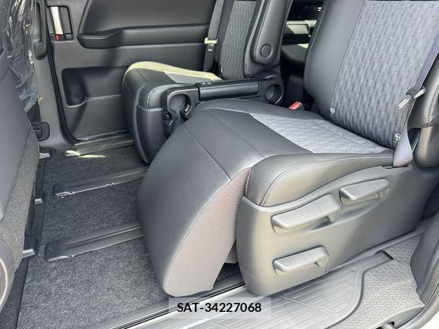 Toyota NOAH HYBRID 2026-06 8037264-25